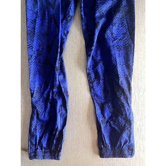 Hip and Bone Men's Blue Camo Sweatpants - Size Medium, Gently Used - Picture 9 of 15